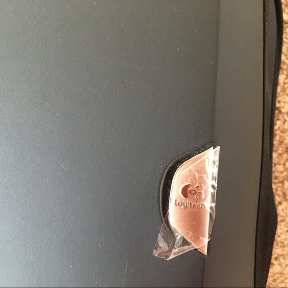 SOLD-Backpack 15.4 - Logitech Kinetik - Dead Stock - Picture 2 of 7